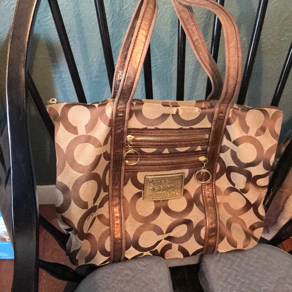 SOLD- Coach Poppy tote